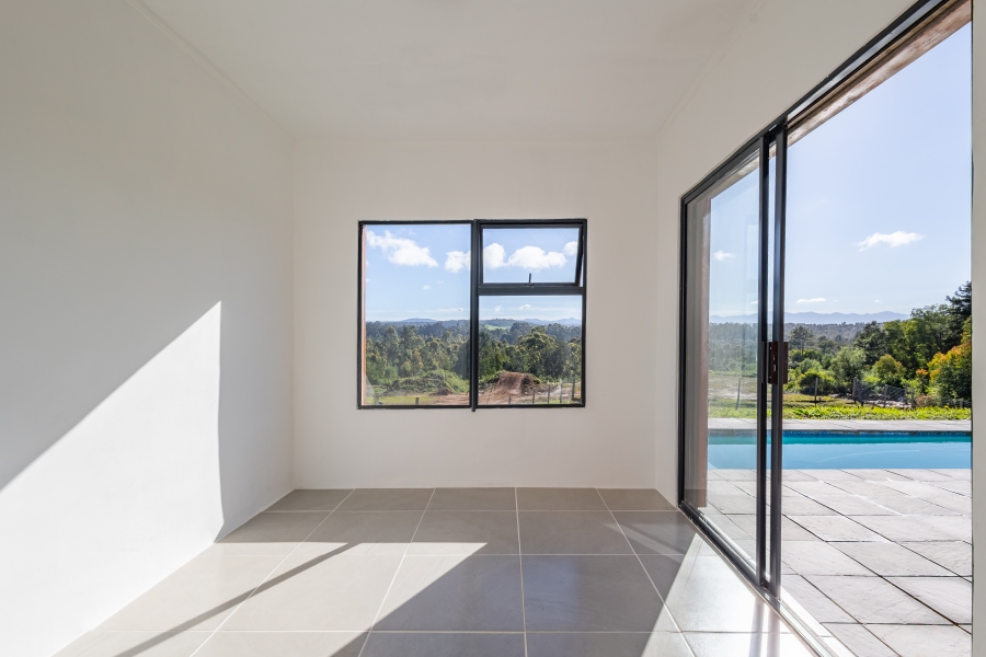 To Let 6 Bedroom Property for Rent in Harkerville A H Western Cape